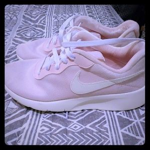 Nike Tanjun